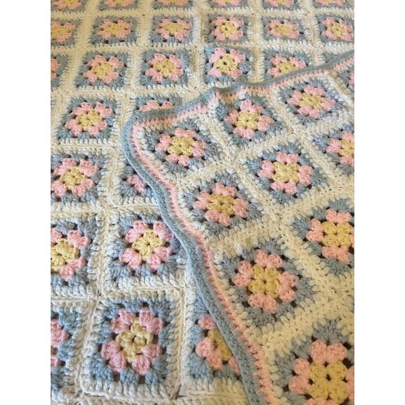 Handmade crochet pastel granny square patches baby blanket throw afghan 45 x 45" - Picture 2 of 4